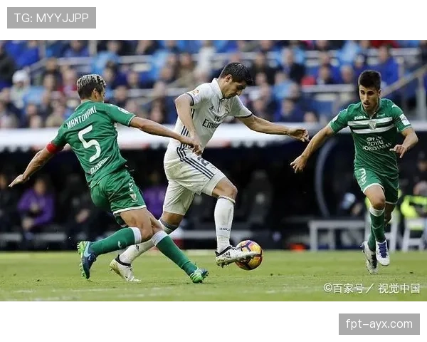 德甲加时赛激战正酣，顽强拼搏彰显球队不屈斗志